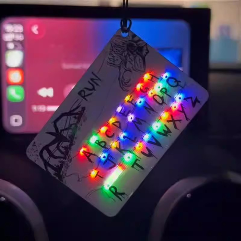 Ciondolo luminoso per carte di - Embroidery Charm recensione e prezzo