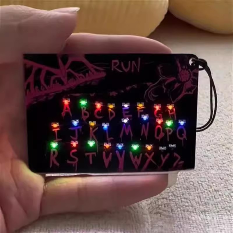 Ciondolo luminoso per carte di - Embroidery Charm recensione e prezzo