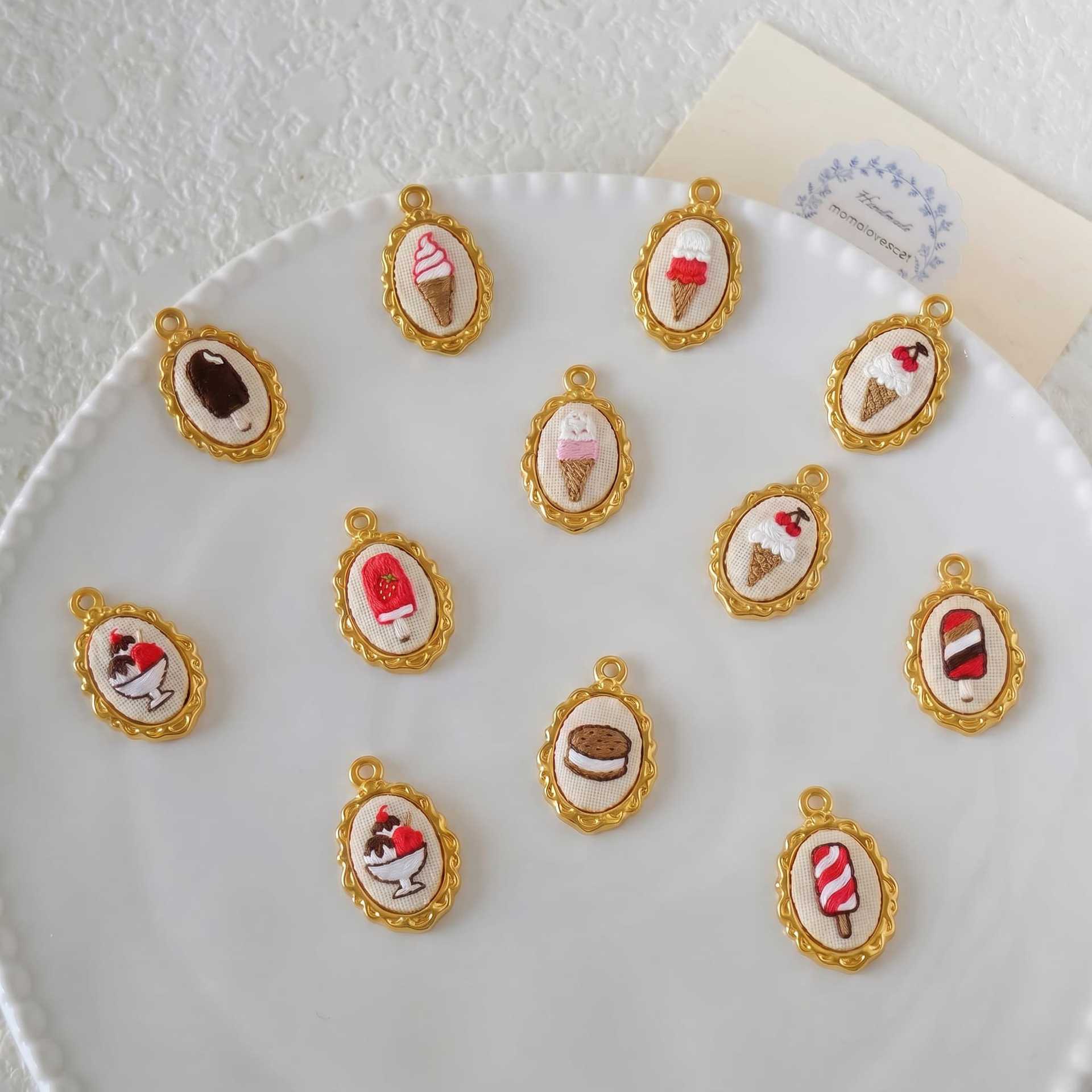 5 Pezzi Ciondoli in Acciaio In - Embroidery Charm recensione e prezzo