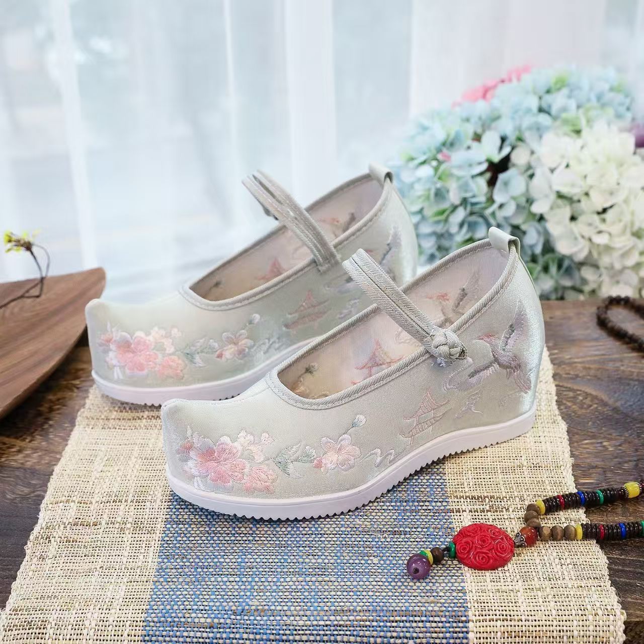 Scarpe da donna ricamate inter - Embroidery Wedding recensione e prezzo