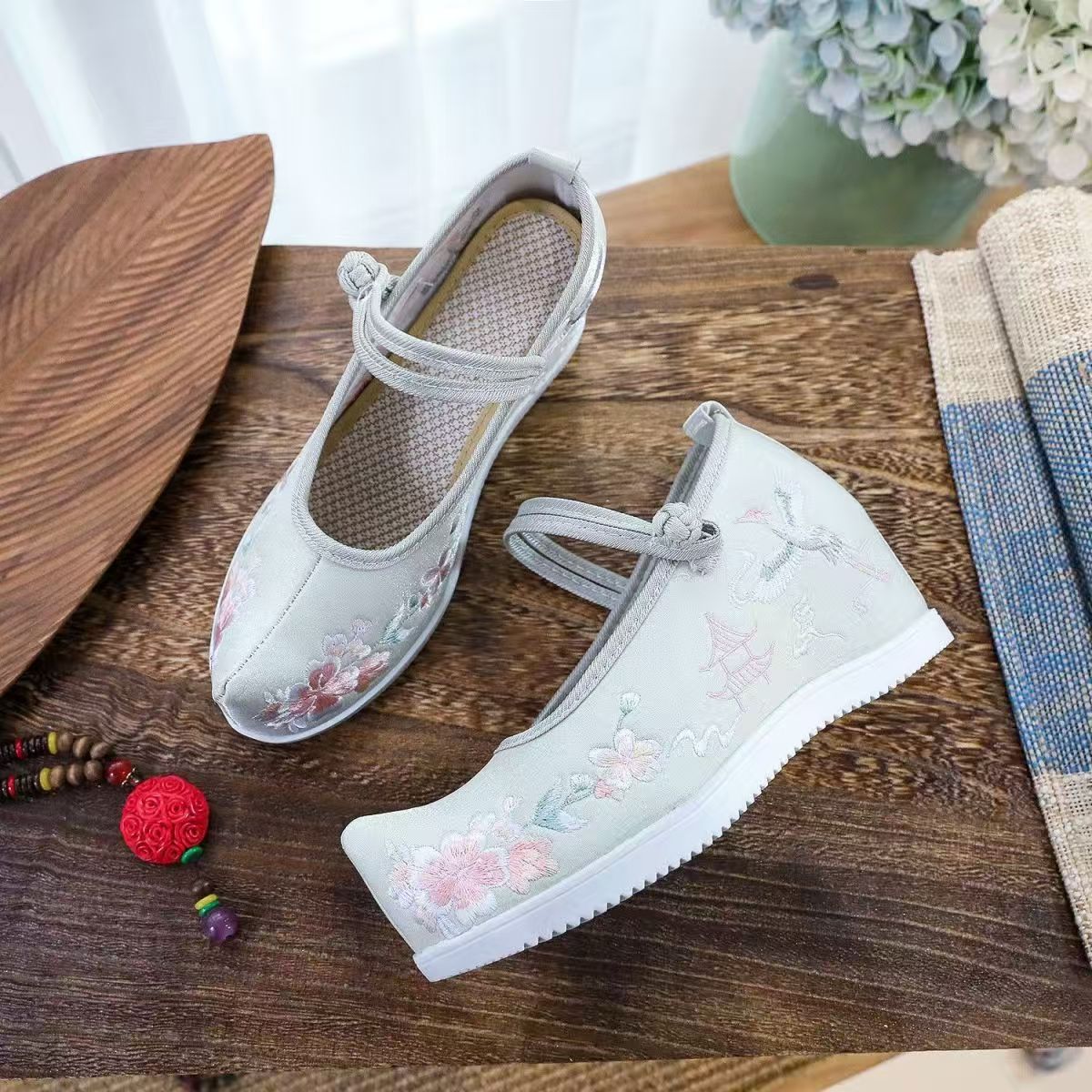 Scarpe da donna ricamate inter - Embroidery Wedding recensione e prezzo